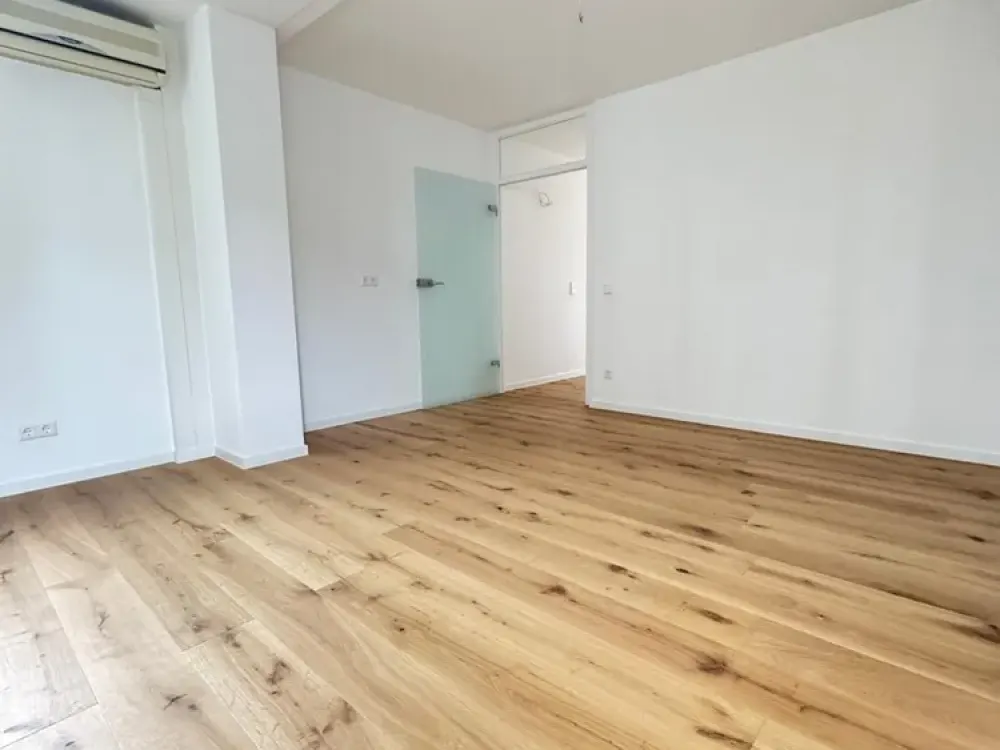 First Occupancy After Complete Renovation - Modern 3-Room Apartment in Friedrichshafen
