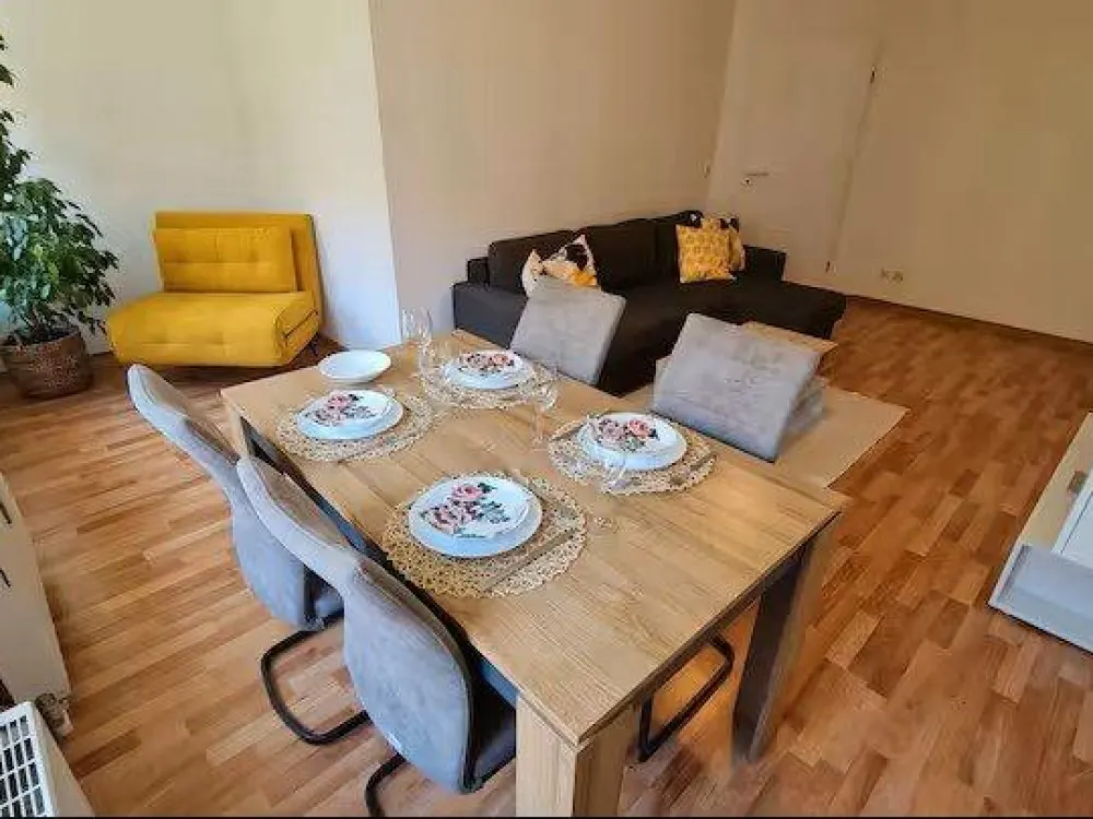 Furnished Apartment in Leipzig, Quiet Location, Centrally Connected