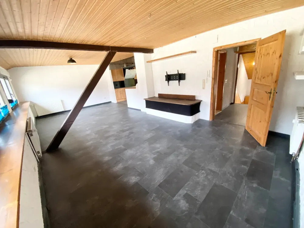 Spacious 3-Room Apartment with Built-in Kitchen in Ensheim