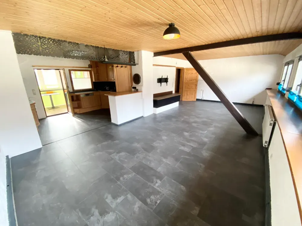 Spacious 3-Room Apartment with Built-in Kitchen in Ensheim