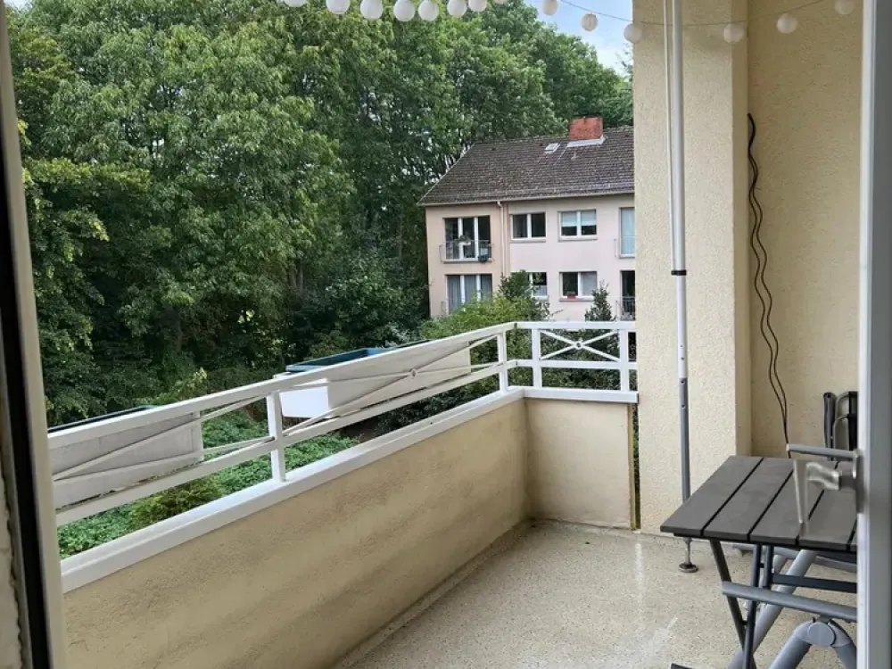 Bright 3-Room Apartment with Balcony in Kuhlenkampfallee, 72 m²