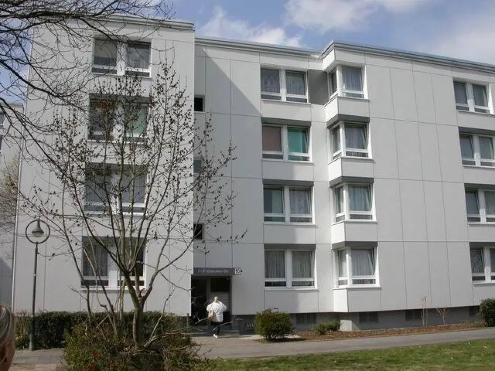 Available Soon! 3-Room Apartment in Düsseldorf Garath with Garden Share