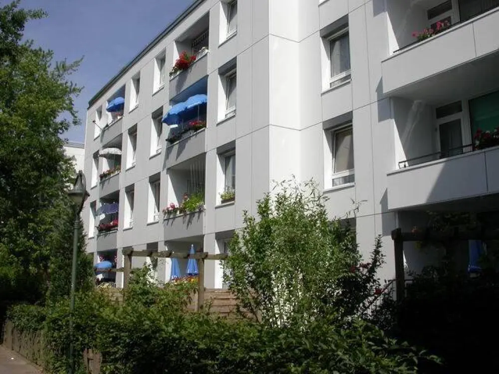 Available Soon! 3-Room Apartment in Düsseldorf Garath with Garden Share