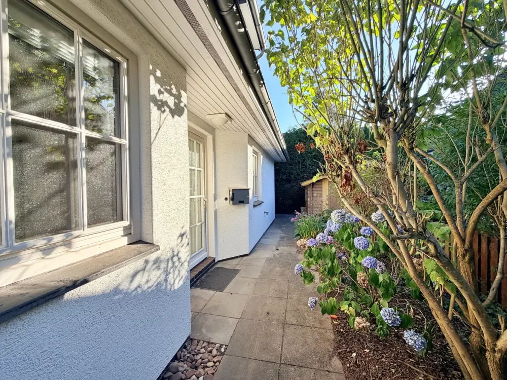 Top-maintained Semi-detached House with Garden