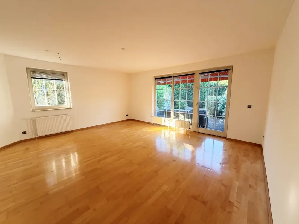 Top-maintained Semi-detached House with Garden