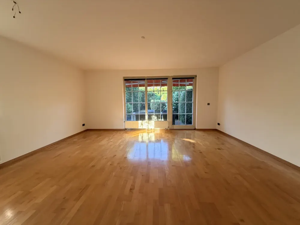 Top-maintained Semi-detached House with Garden