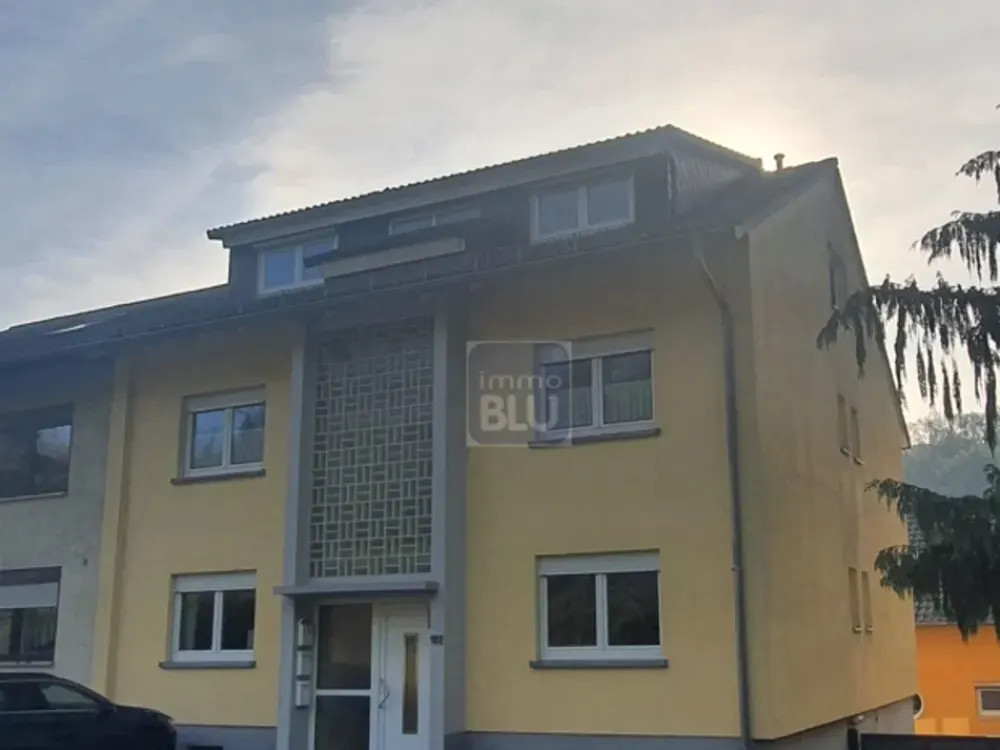 Bright, attractive 3-room attic apartment in Weingarten with basement share and parking space!