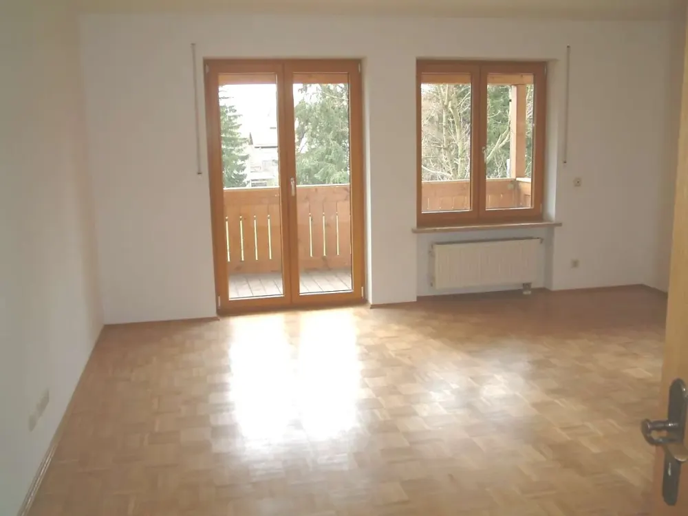 Bright 3-Room Apartment with Balcony on the Outskirts of Markt Schwaben