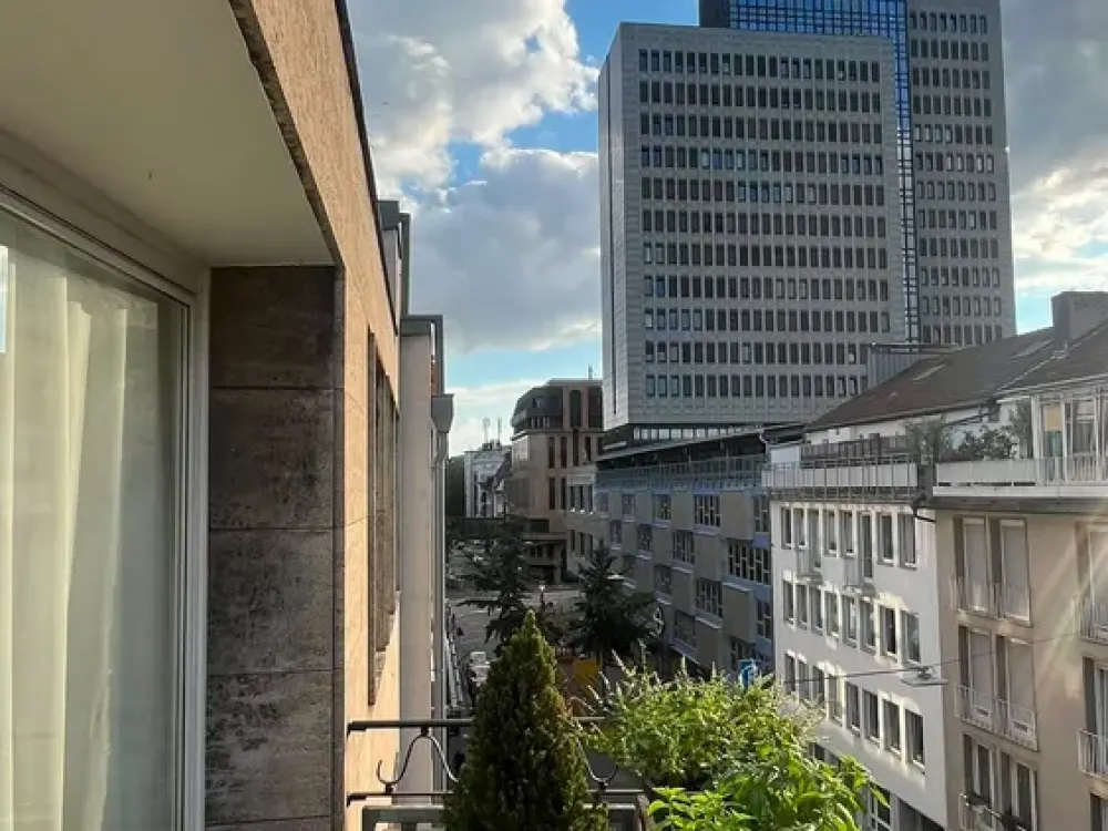 Available from 1.11. - near the Stock Exchange and State Central Bank = very central (!) quiet (!) location - 4th floor