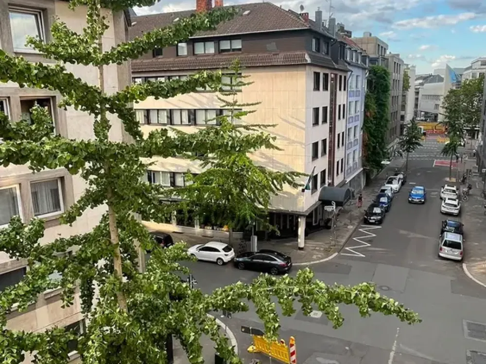 Available from 1.11. - near the Stock Exchange and State Central Bank = very central (!) quiet (!) location - 4th floor