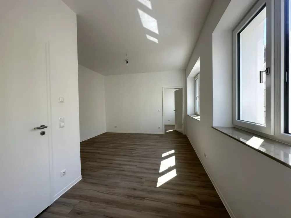 2 Rooms | Fitted Kitchen | Renovated Old Building, Living in Zentrum-Ost | Optional with Fitted Kitchen