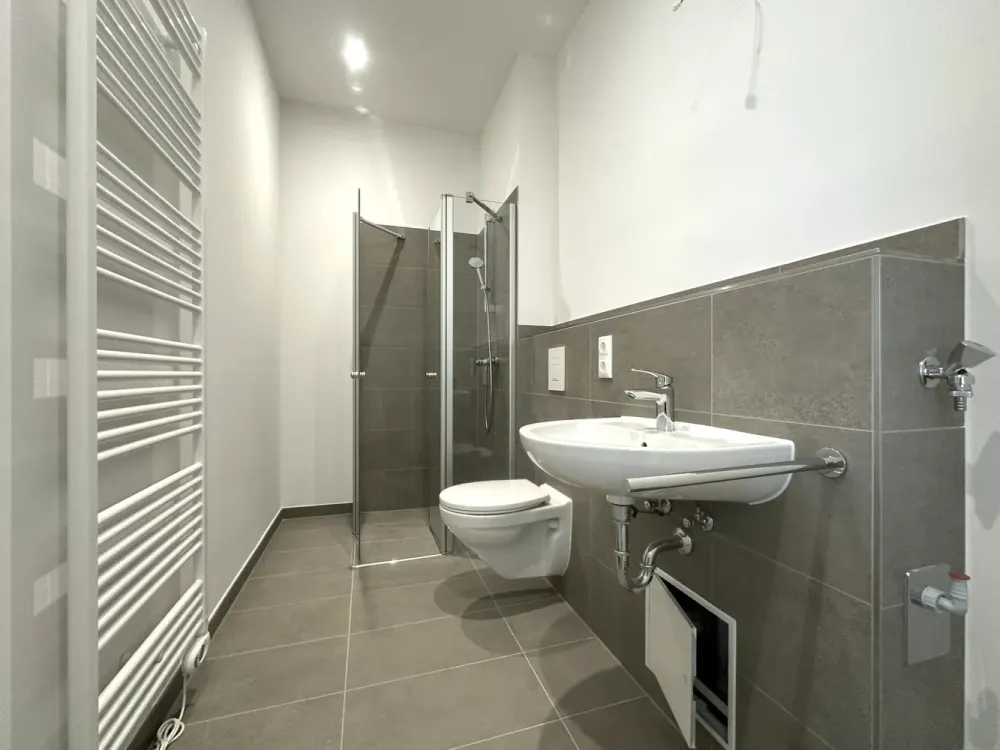 2 Rooms | Fitted Kitchen | Renovated Old Building, Living in Zentrum-Ost | Optional with Fitted Kitchen