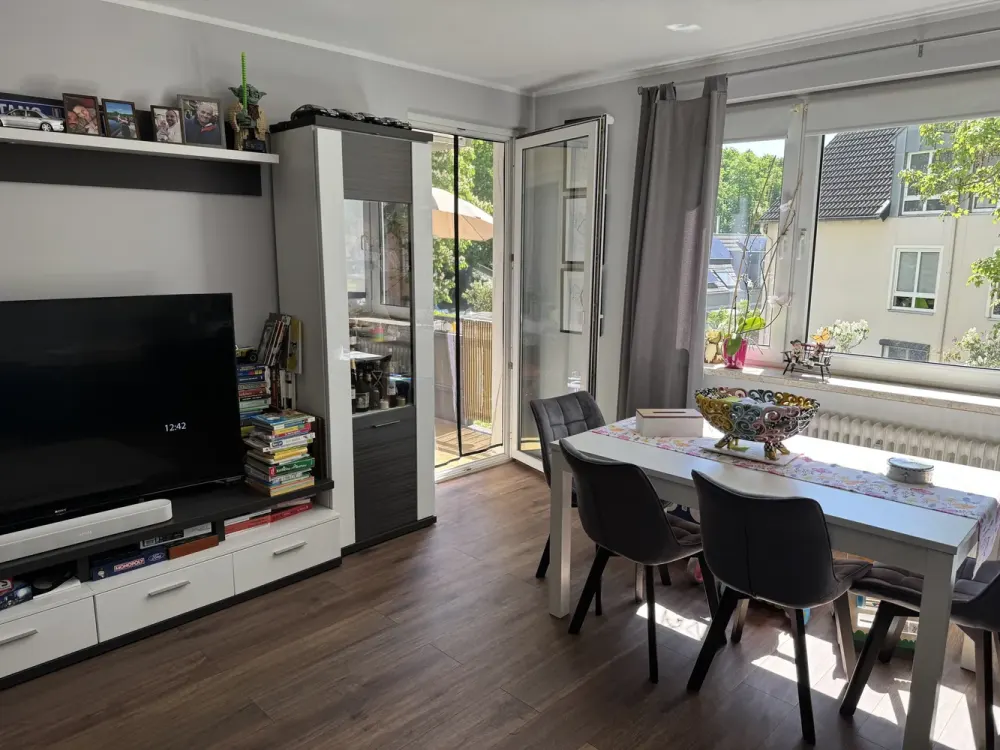2-Room Apartment with Balcony and Fitted Kitchen, Near Niehler Hafenbrücke