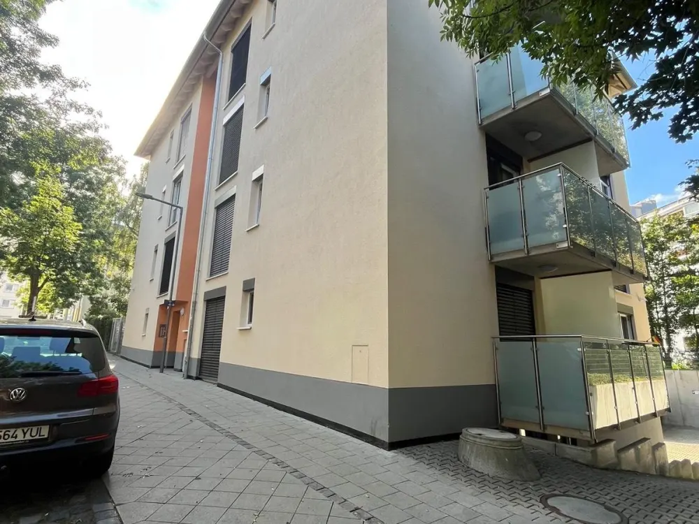 Modern 1-Room Apartment with Balcony, Built-in Kitchen, Elevator and Internet Included