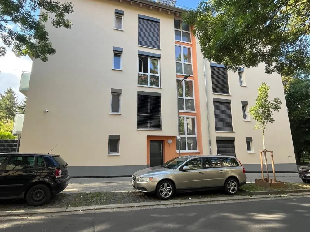 Modern 1-Room Apartment with Balcony, Built-in Kitchen, Elevator and Internet Included