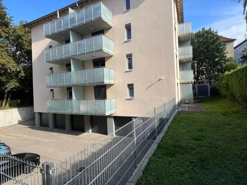 Modern 1-Room Apartment with Balcony, Built-in Kitchen, Elevator and Internet Included