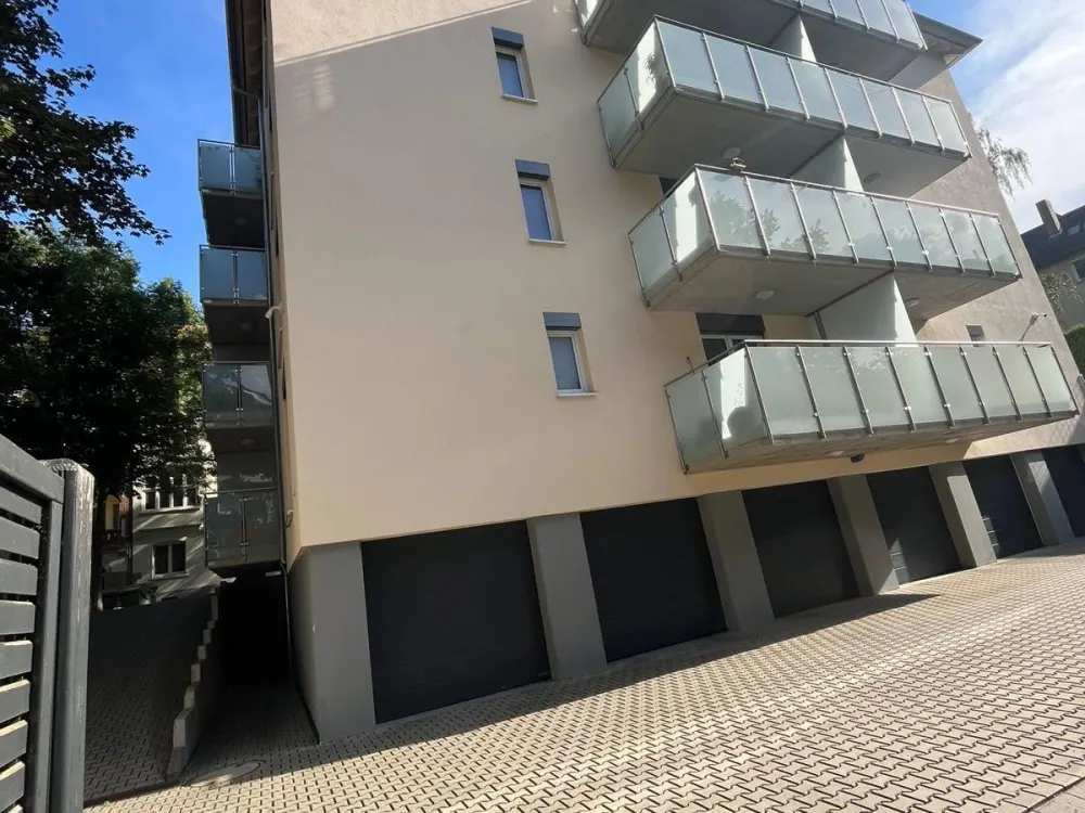 Modern 1-Room Apartment with Balcony, Built-in Kitchen, Elevator and Internet Included