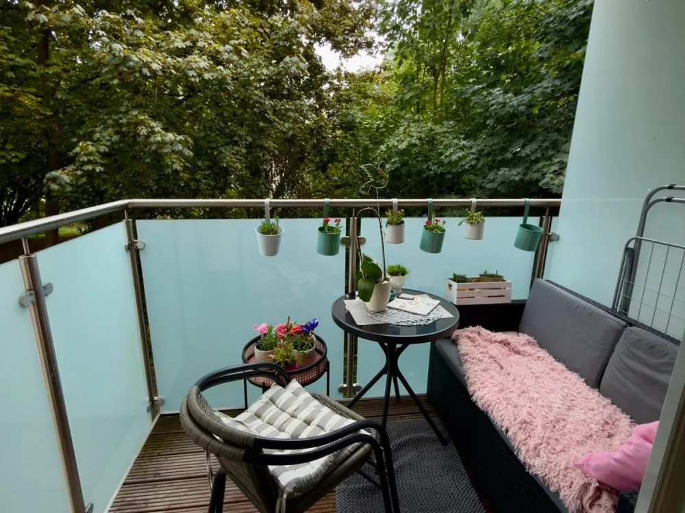 Modern 1-Room Apartment with Balcony, Built-in Kitchen, Elevator and Internet Included