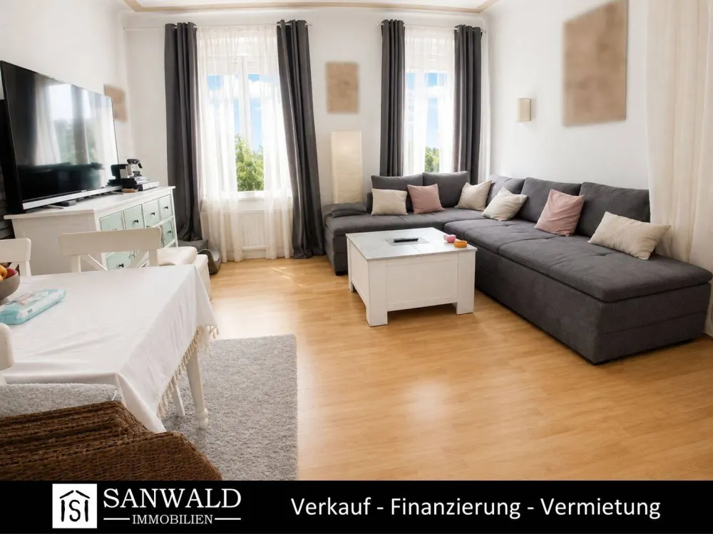 4.5-Room Apartment with Balcony in Popular Residential Area