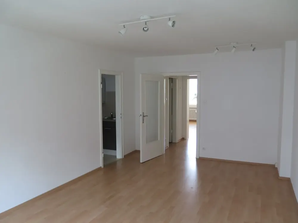 Bright 2-Room Apartment for Rent in Düsseldorf-Düsseltal (Near Zoo)