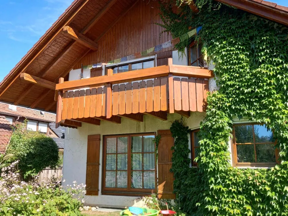 Bright 2.5 Room Attic Apartment, 60 sqm, Fitted Kitchen, Large Balcony