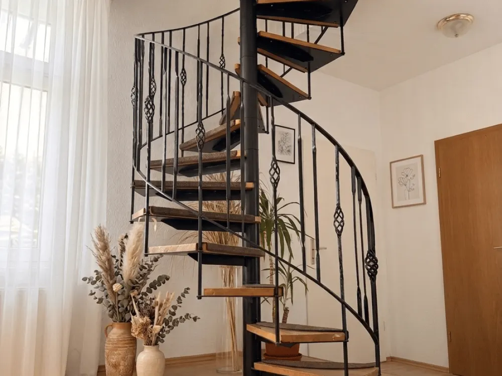 Einzigartiges Wohnen im Hinterhaus, Charmante Maisonette-Wohnung mit spektakulärer 50 qm Sonnenterrasse in der Erfurter Altstadt
