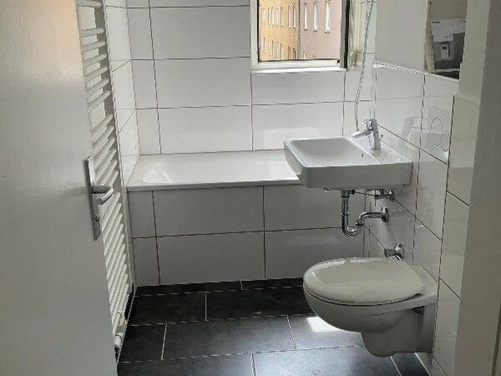 47107/109 Komplett renovierte 1-Zi.-Wohnung in Düsseldorf-Mörsenbroich!