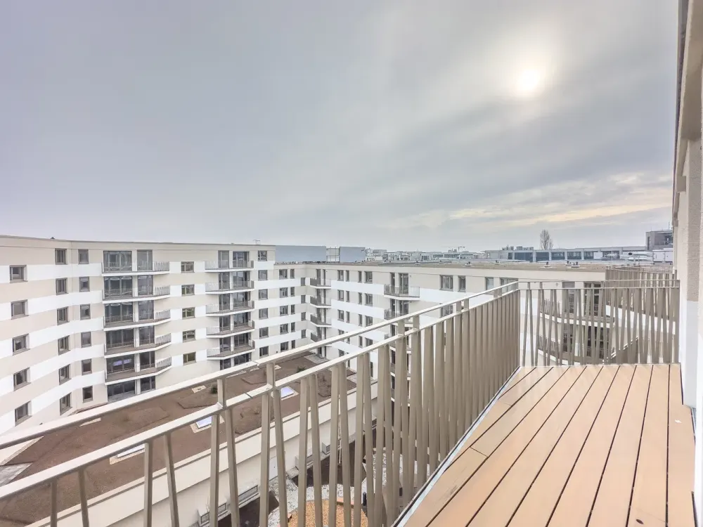 Welcome Home: Individual 5-Room Apartment