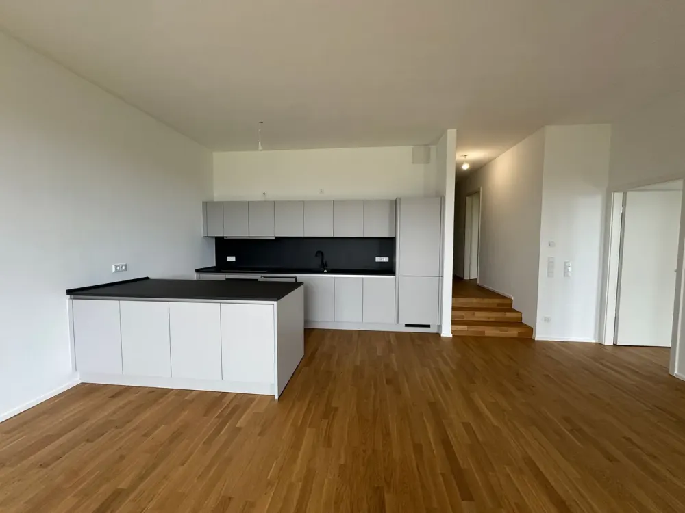Elegante 3-Zimmer-Wohnung mit außergewöhnlicher Deckenhöhe