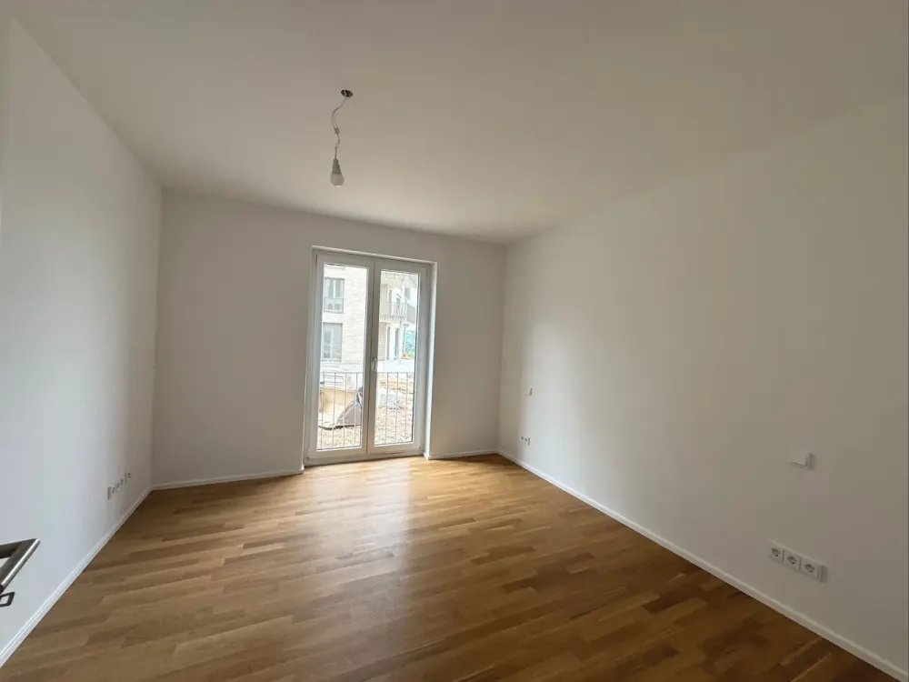 Elegante 3-Zimmer-Wohnung mit außergewöhnlicher Deckenhöhe