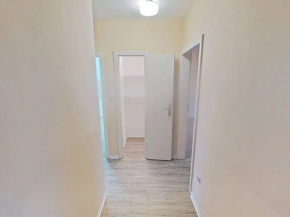 MOVE IN NOW & SAVE: Modern 3-Room Apartment with Daylight Bathroom and Large BALCONY