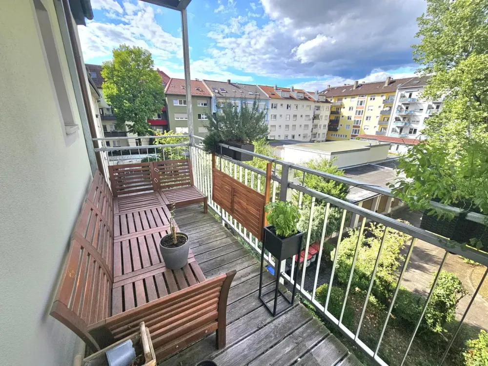 Completely Renovated 3-Room Apartment with Balcony