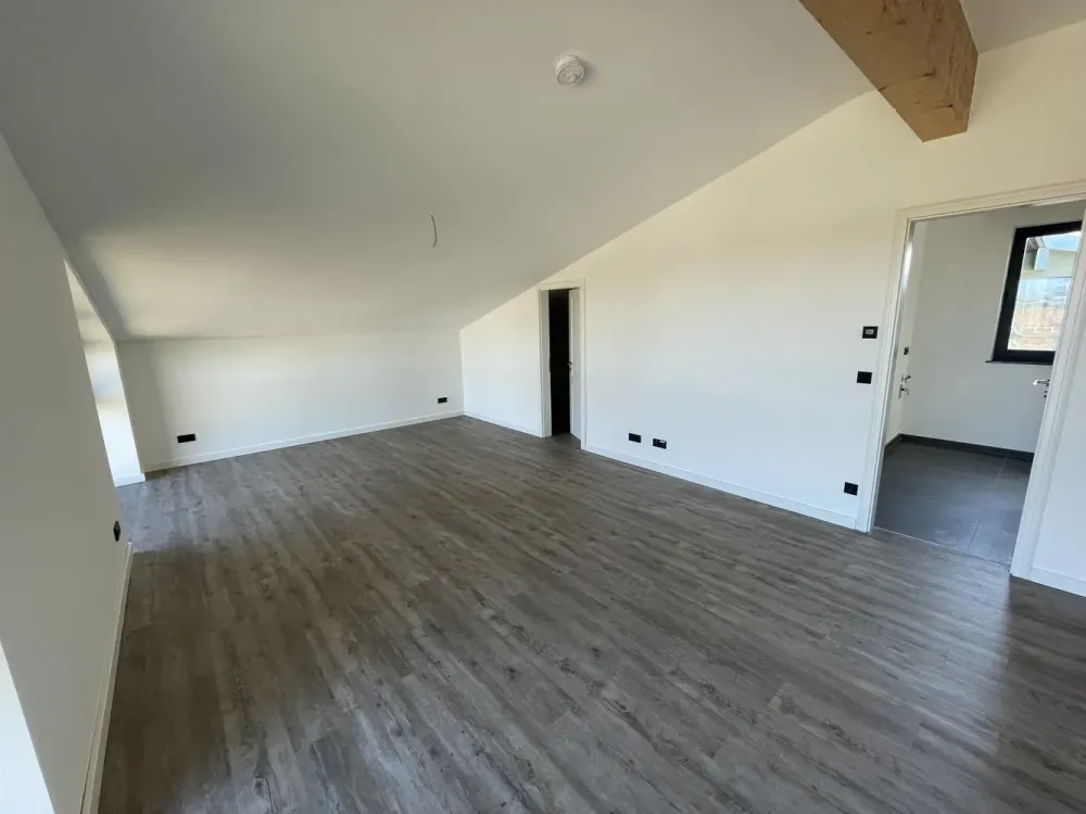 Schöne 4-Raum Maisonette Wohnung an freundliche Nachmieter abzugeben ! NEU
