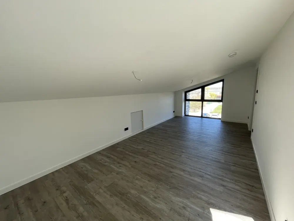 Schöne 4-Raum Maisonette Wohnung an freundliche Nachmieter abzugeben ! NEU