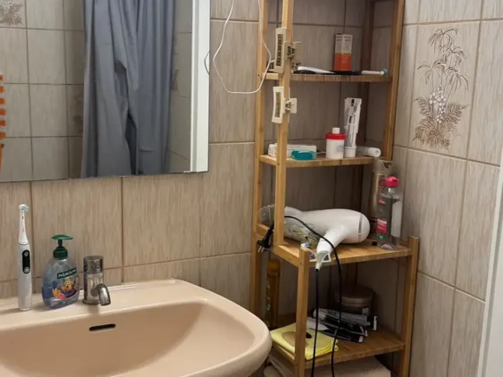 Quiet Studio Apartment with Balcony and Built-in Wardrobe