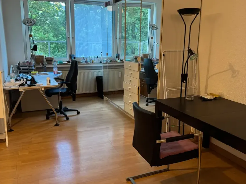 Quiet Studio Apartment with Balcony and Built-in Wardrobe
