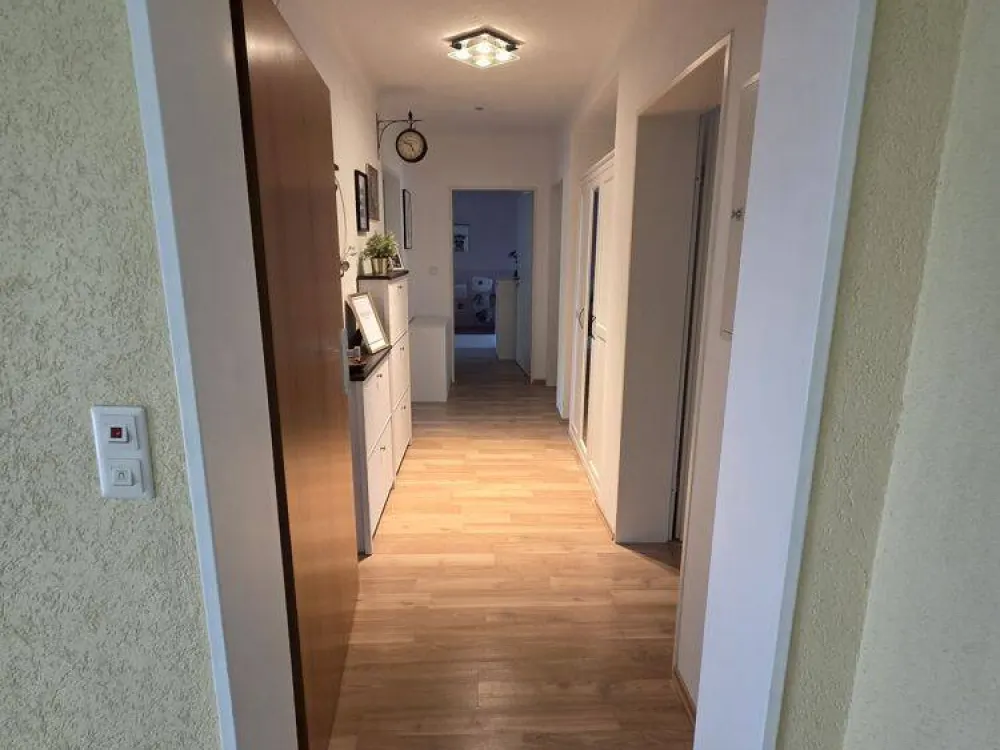 ** Großzügige, helle 3 Zi-Erdgeschoss-Wohnung inkl. BALKON, in guter Wohnlage in Neukatzwang **