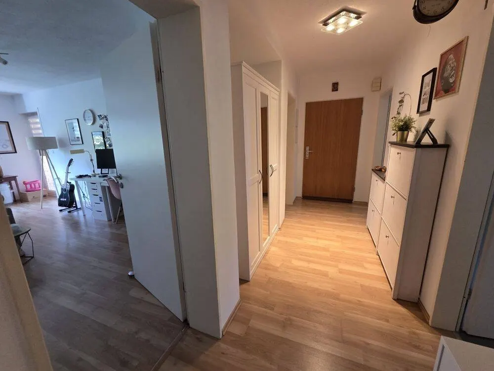 ** Großzügige, helle 3 Zi-Erdgeschoss-Wohnung inkl. BALKON, in guter Wohnlage in Neukatzwang **