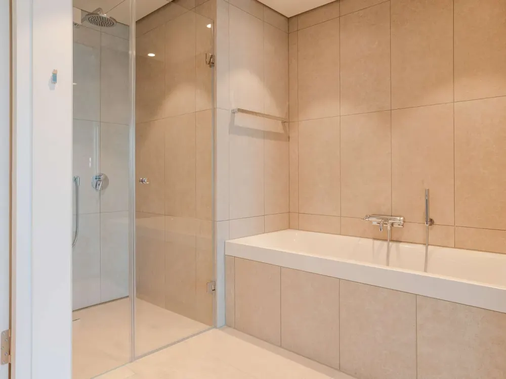 Your Dream Apartment in Westend with Two Balconies and Modern Fitted Kitchen