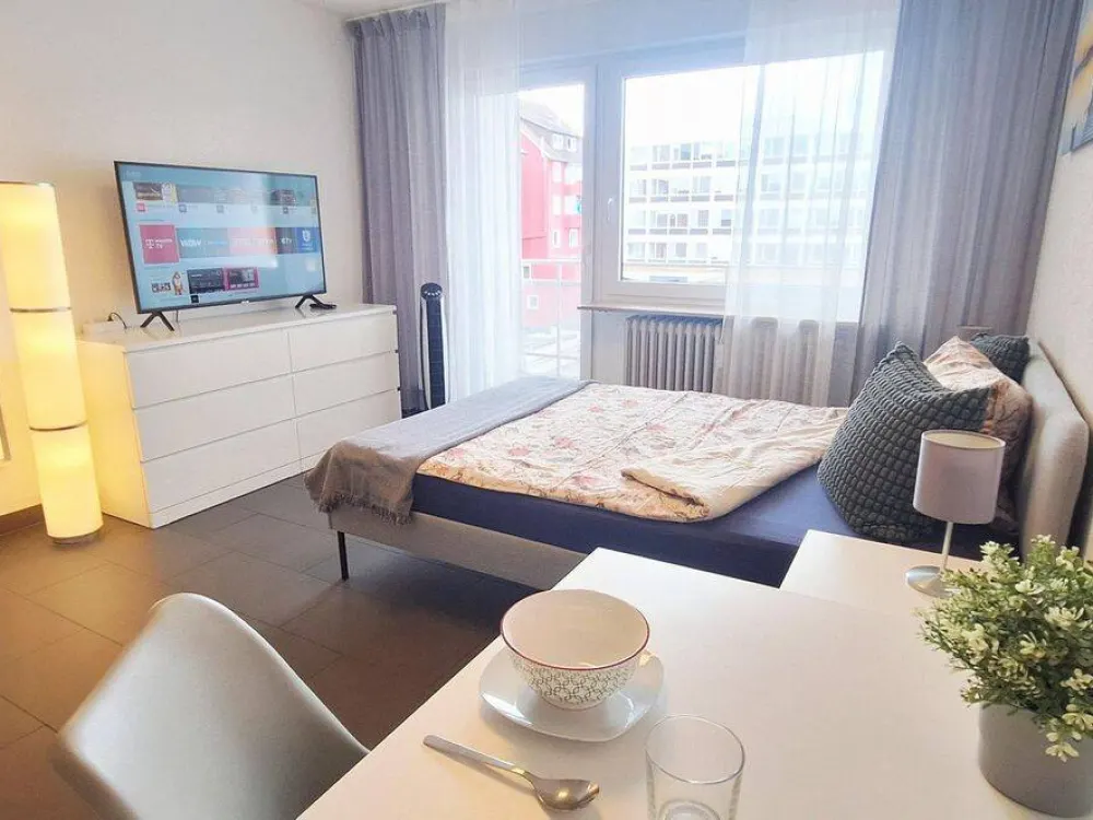 Vollmöbliertes 1-Zimmer-Apartment mit Balkon in Stuttgart-Ost - ab 3 Monaten bis unbefristet