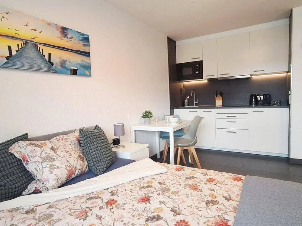 Vollmöbliertes 1-Zimmer-Apartment mit Balkon in Stuttgart-Ost - ab 3 Monaten bis unbefristet