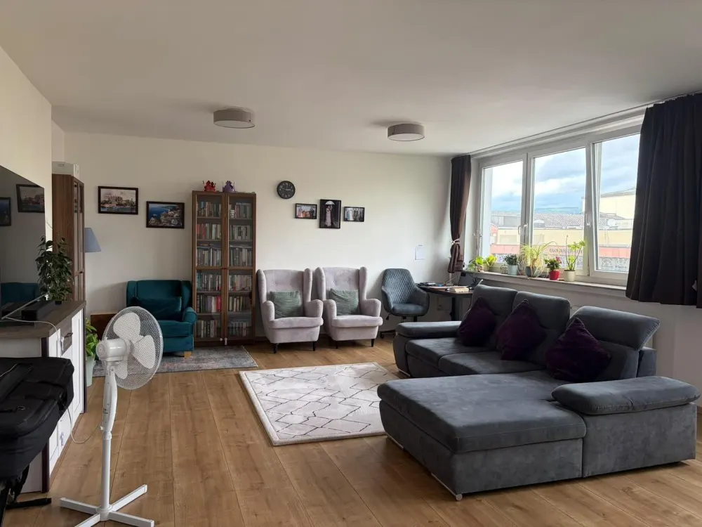 Bad Homburg Louisenstraße: beautiful 4-room apartment with kitchen and balcony, renovated
