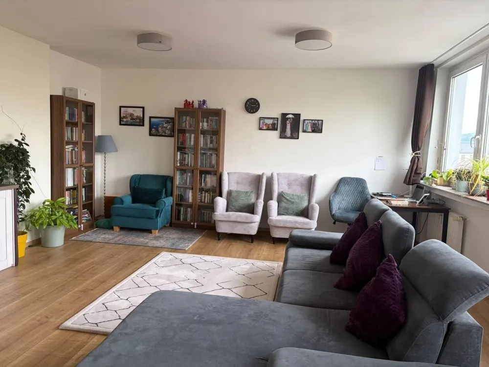 Bad Homburg Louisenstraße: beautiful 4-room apartment with kitchen and balcony, renovated