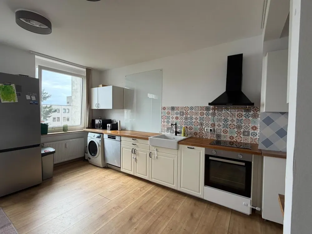 Bad Homburg Louisenstraße: beautiful 4-room apartment with kitchen and balcony, renovated