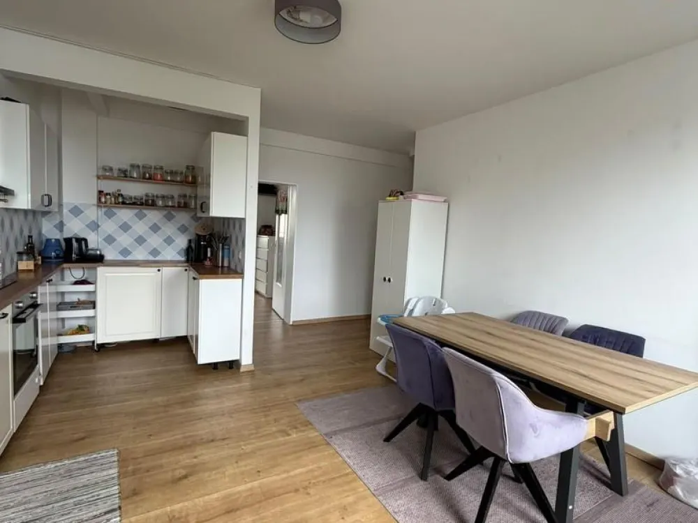 Bad Homburg Louisenstraße: beautiful 4-room apartment with kitchen and balcony, renovated