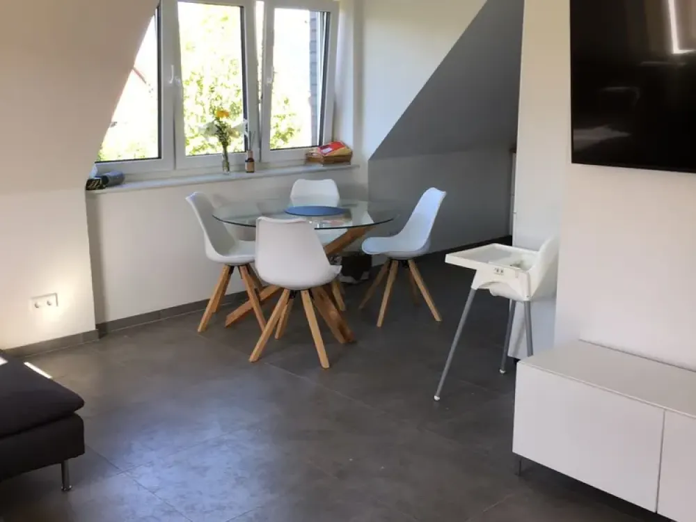 OG Wohnung 3ZB ab 1.11.26 ruhige Lage mit Balkon (BJ 2017)