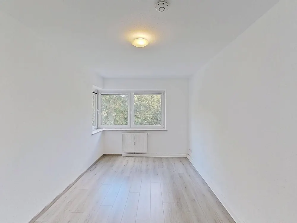 GIRLS ONLY: Bright Shared Apartment Room for Female Students & Trainees