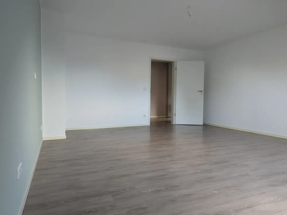 Modern 2.5-Room Apartment with Balcony/Parking in SN/Mastbruch Available Immediately