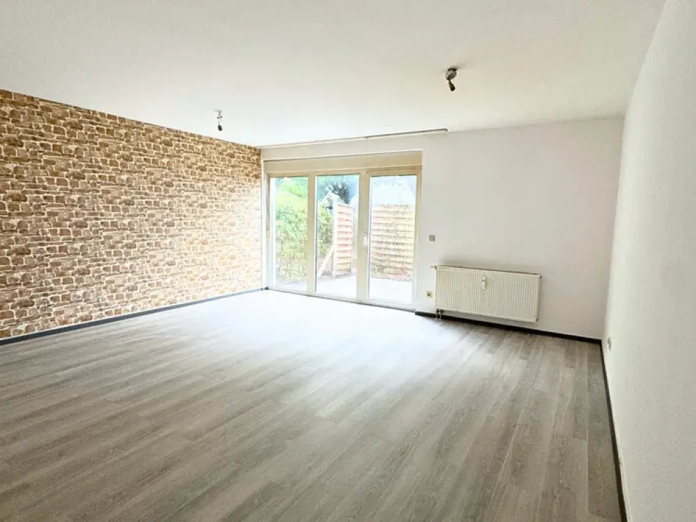 Renovated 1-Room Apartment with Parking Space + Basement Storage