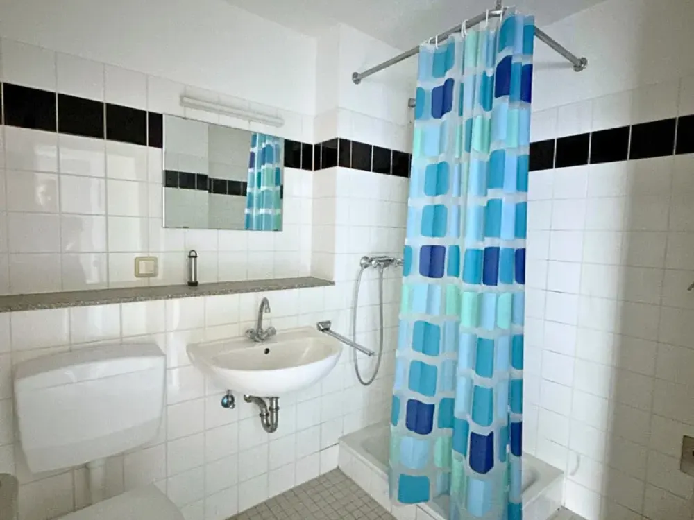 Renovated 1-Room Apartment with Parking Space + Basement Storage